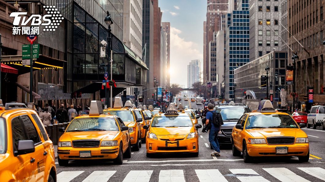 汽油價格上漲衝擊小黃營運成本。(示意圖/shutterstock達志影像)