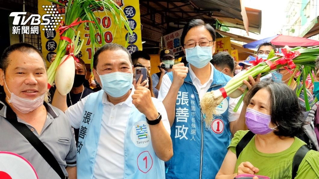 侯友宜桃園合體張善政 龜山市場掃街拜票