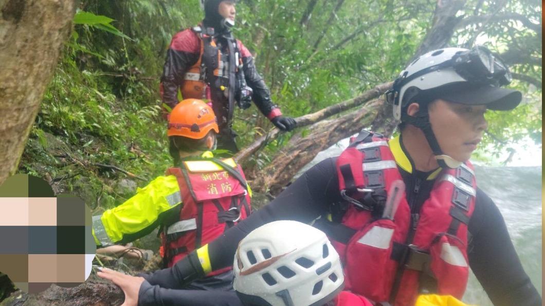 當時出動大批消防人員　持續搜救六天　６名罹難著才全數找到　（圖／搜救人員提供）