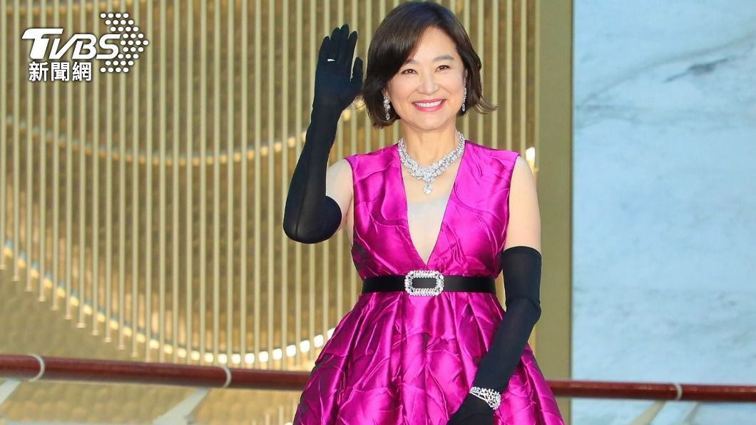 林青霞戴4億鑽石珠寶現身台北 「看不出68歲」性感開襟