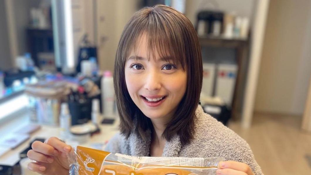 佐佐木希的老公渡部建曾在2020年爆出偷吃6女醜聞。(圖/翻攝自佐佐木希IG)