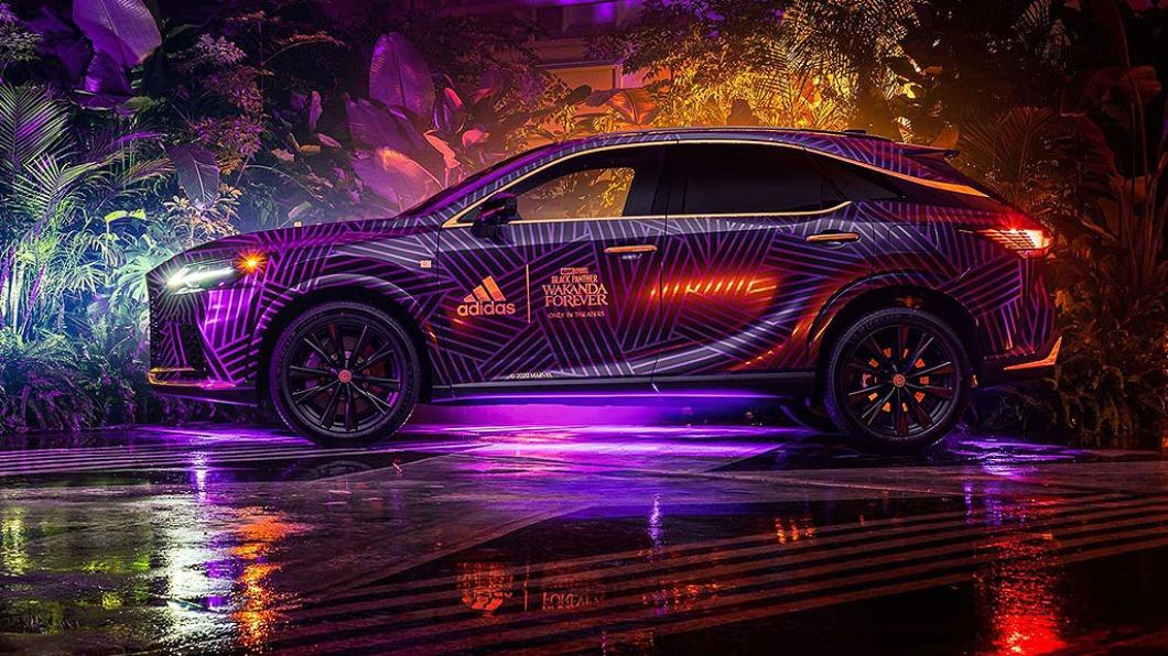外觀採用黑底搭配紫色線條塗裝，並以金色元素點綴。（圖／擷取自Lexus）