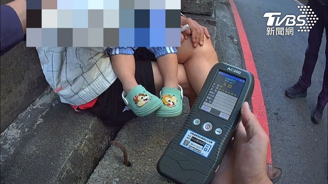 尷尬!阿公酒駕還「吐檳榔汁」遭逮 女兒帶幼孫上學全目睹