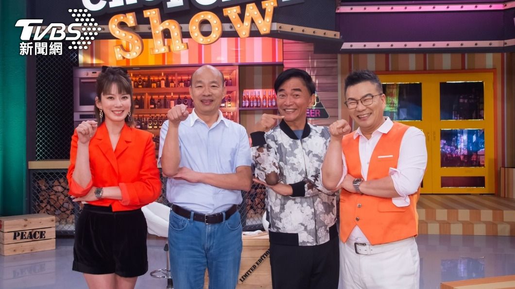 4人一同做出沈玉琳的招牌手勢。(圖/TVBS)