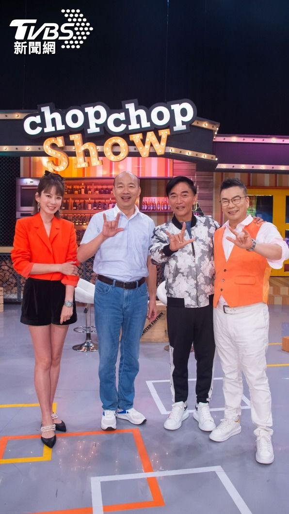 韓國瑜(左二)相當有話題。(圖/TVBS)