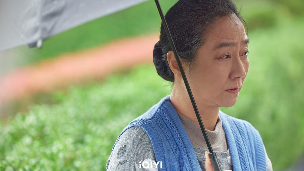 楊麗音在《第9節課》中飾演許瑋甯的外婆。(圖/愛奇藝國際站提供)