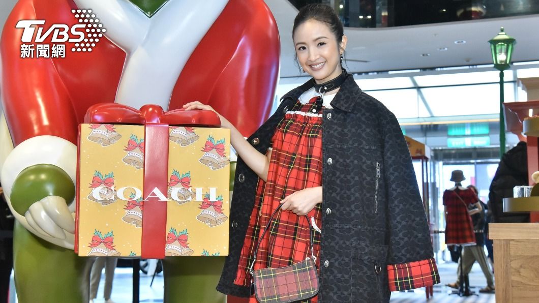 林依晨出席COACH HOLIDAY系列快閃店活動。(圖/梁恩誌攝)