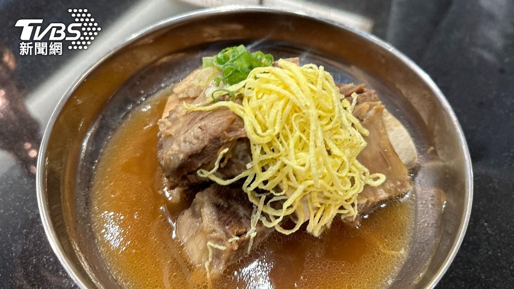 宮廷牛骨湯。(圖/葉韋辰攝)