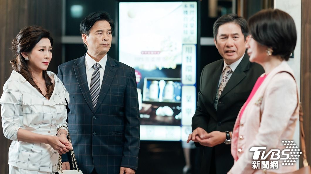 陳亞蘭（右一）、王彩樺閨密決裂30年不見。（圖／TVBS）