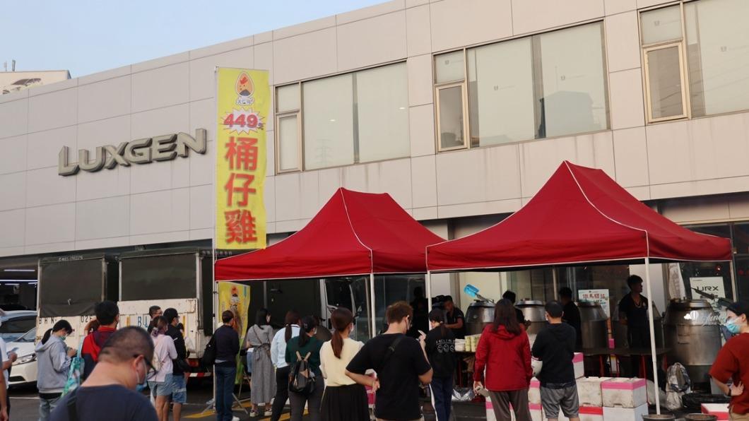 每次巡迴總是能引出大票鐵粉到場搶購。（圖／ifunny 艾方妮的遊樂場提供）