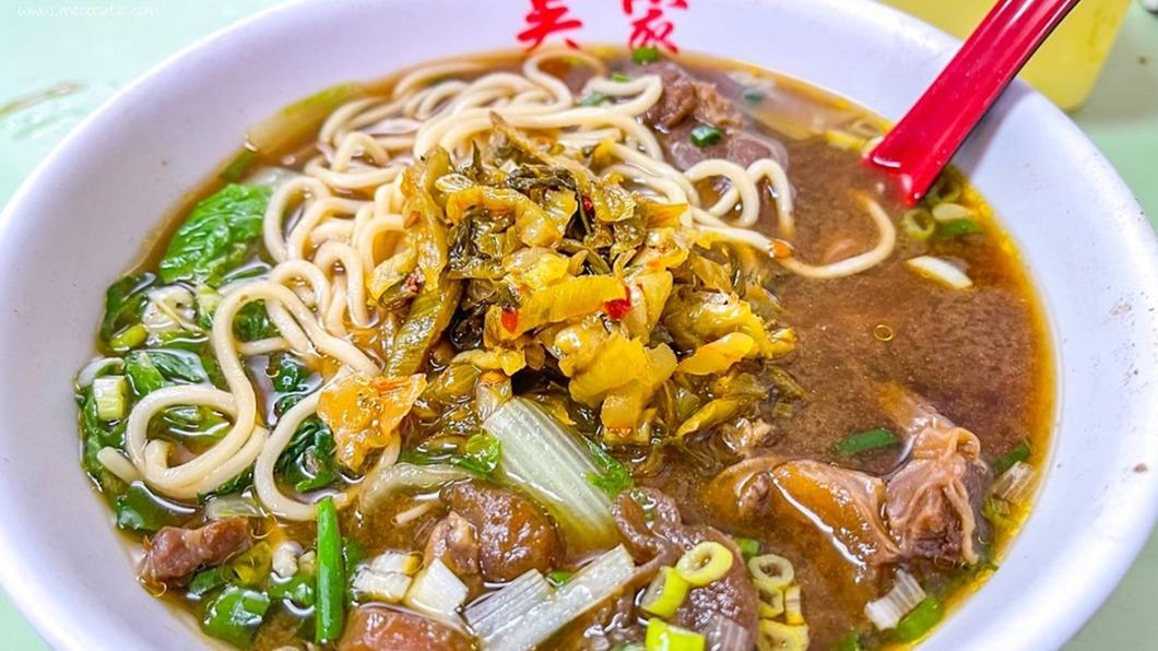 加了辣酸菜味道直接升級,多了甜味和香氣。(圖/陳小可的吃喝玩樂提供)