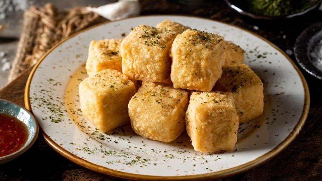 「涓豆腐」內用點4人餐,可享11元加購黃金酥炸嫩豆腐。(圖/Global Mall提供)