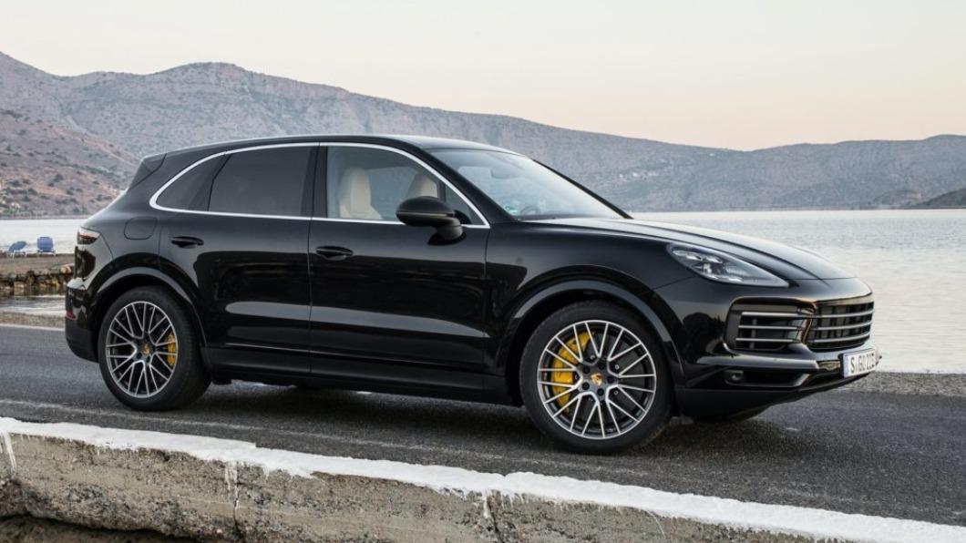 從內裝造型推測，陳美鳳所駕駛的車款應為第三代Porsche Cayenne休旅車。（圖／翻攝自Porsche）