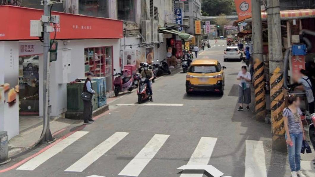 原PO附上同事遭開單處的街景圖。(圖/翻攝自爆料公社)