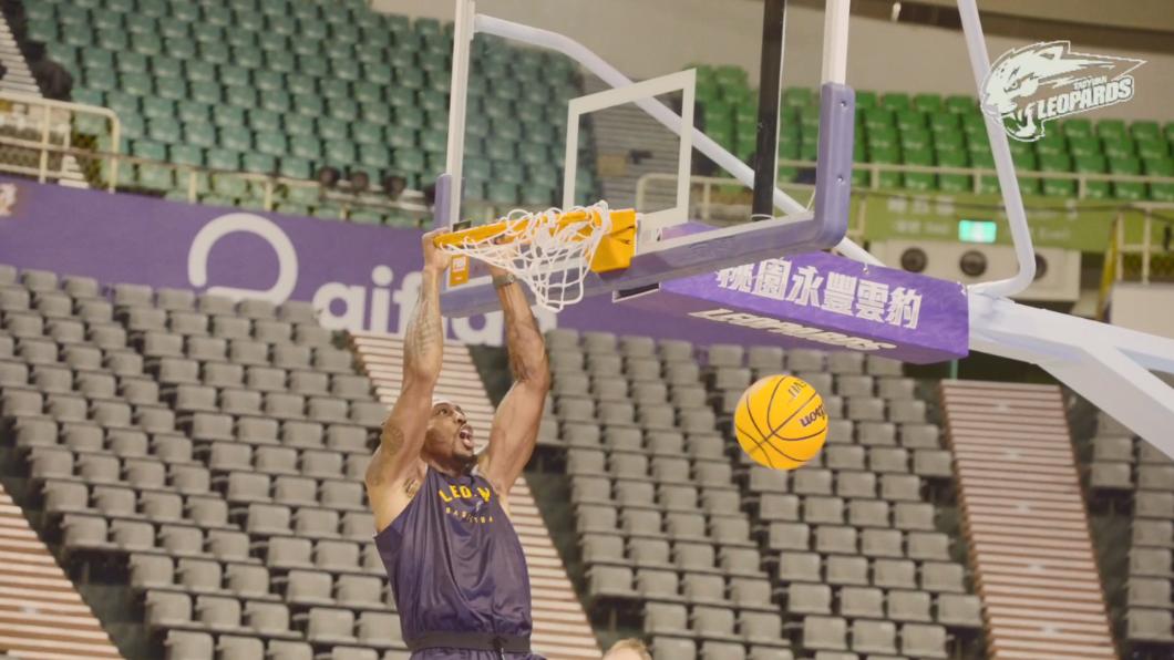 前NBA球星「魔獸」霍華德來台首戰今開打。(圖/桃園永豐雲豹提供)