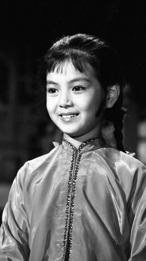 謝玲玲8歲的樣子相當可愛。(圖/翻攝自謝玲玲IG)