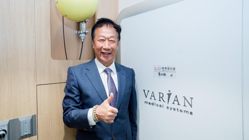 郭台銘見證輻質中心「永齡樓」落成典禮。(圖/翻攝自郭台銘臉書)