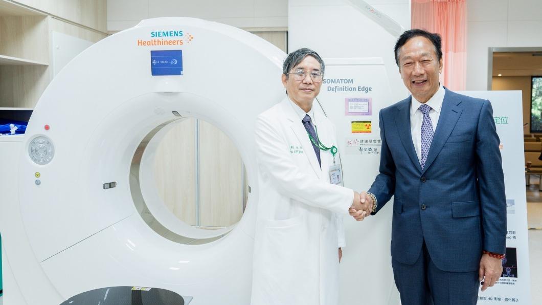 郭台銘長年致力於癌症治療。(圖/翻攝自郭台銘臉書)
