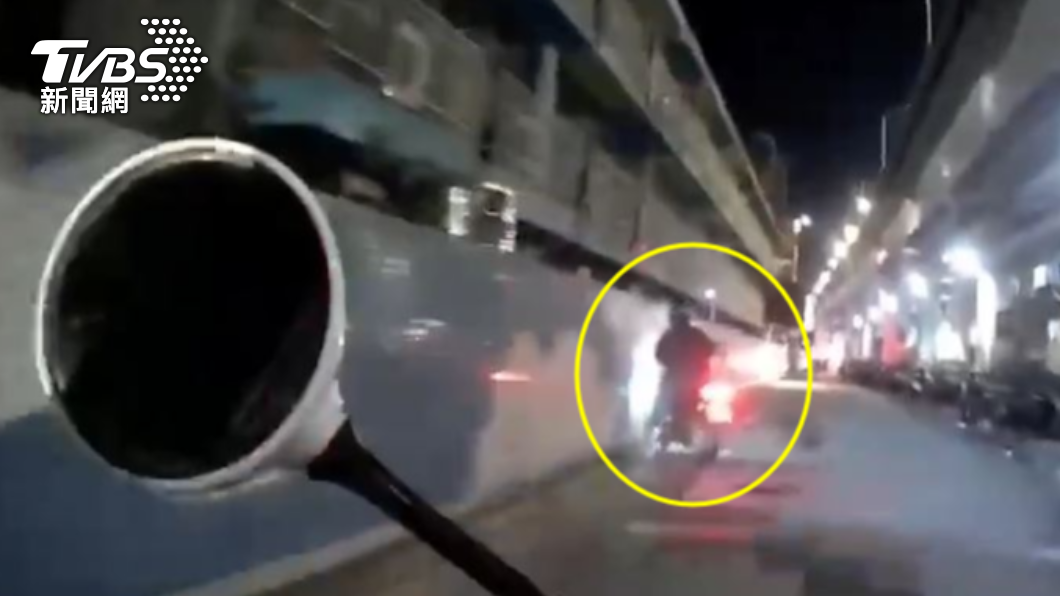居酒屋喝嗨還騎車回家 騎士酒駕逆向衝人行道險撞民宅遭逮