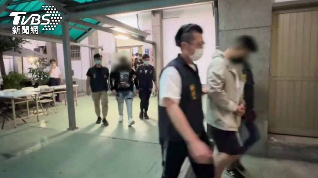 8名集團成員囚禁受害者。(圖/TVBS)