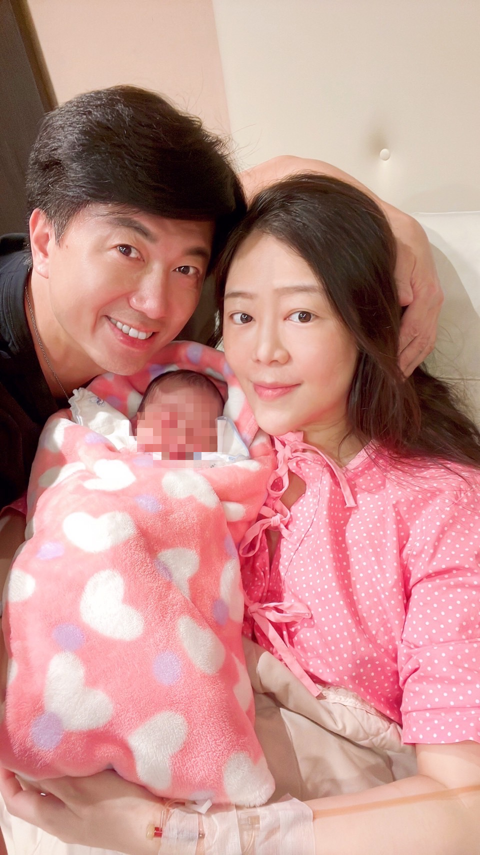 文汶18日剖腹產誕下女兒「模模」。(圖/民視提供)