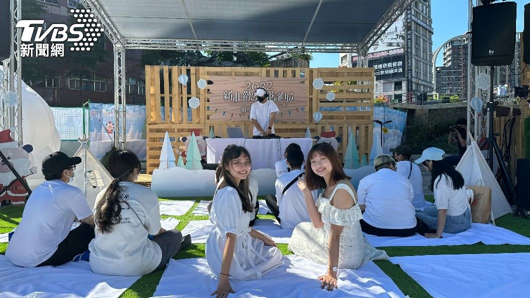 下午就開始嗨！新北耶誕城「白色派對」　DJ電音、金鐘歌手今登場