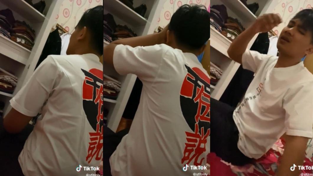 男子坐在床尾哭泣,還頻頻抬手拭淚。(圖/翻攝自Tik Tok @sfitmly)