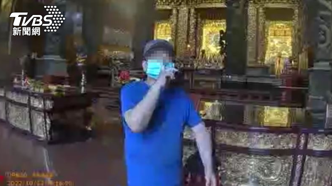 這款信徒咁有虔誠?男超商偷酒和零食 自己不吃全拜神明