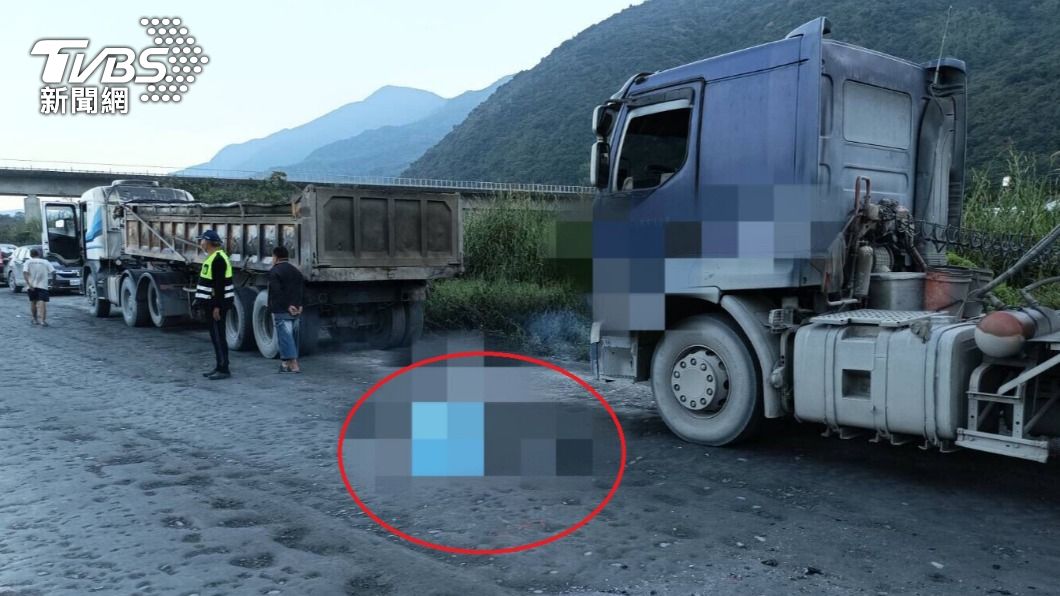 下秒再見成永別!砂石車司機倒臥車旁猝死 同事不捨默哀