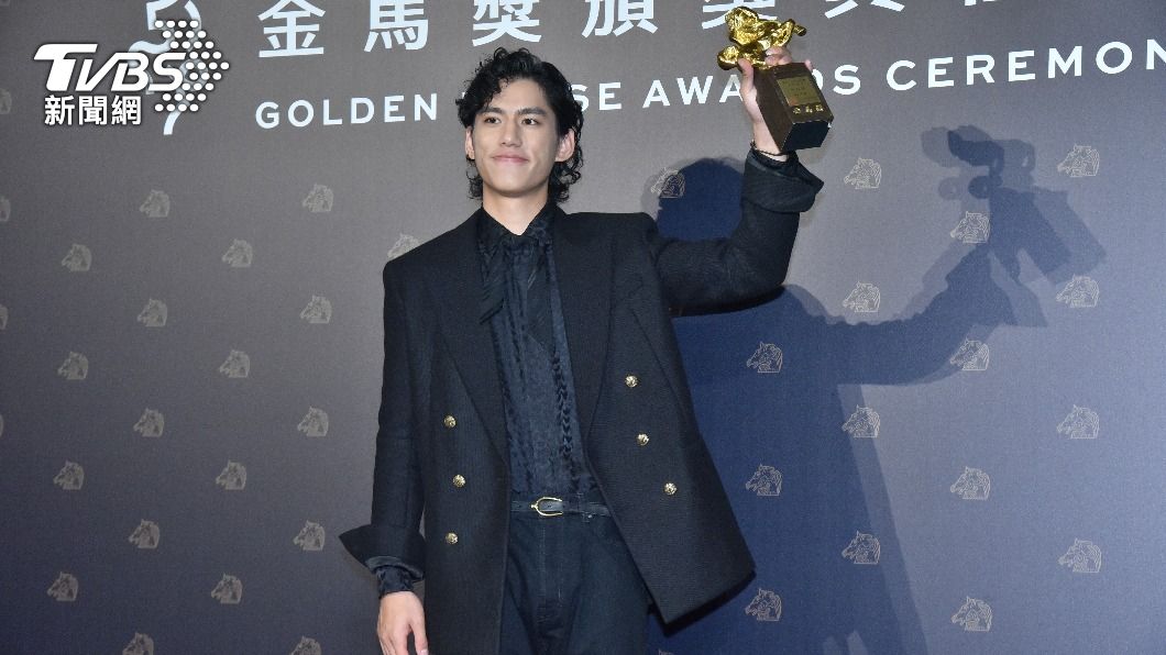 朱軒洋《黑的教育》奪金馬男配!一上台先「呵呵」 致詞只花22秒