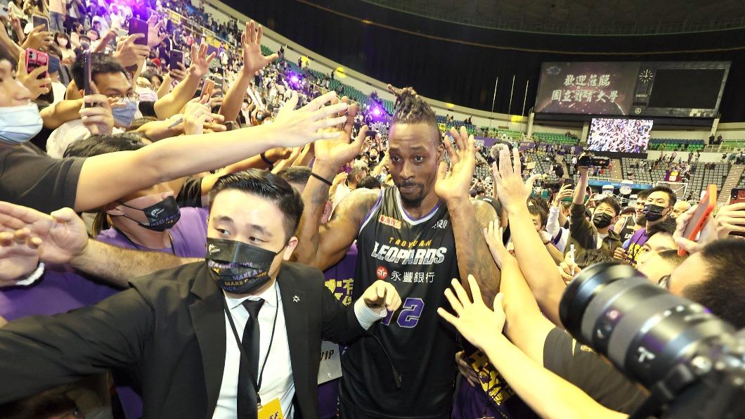霍華德稱來台打球是榮幸,環境及粉絲都很棒,感謝台灣球迷對他熱情。(圖/桃園永豐雲豹隊提供)