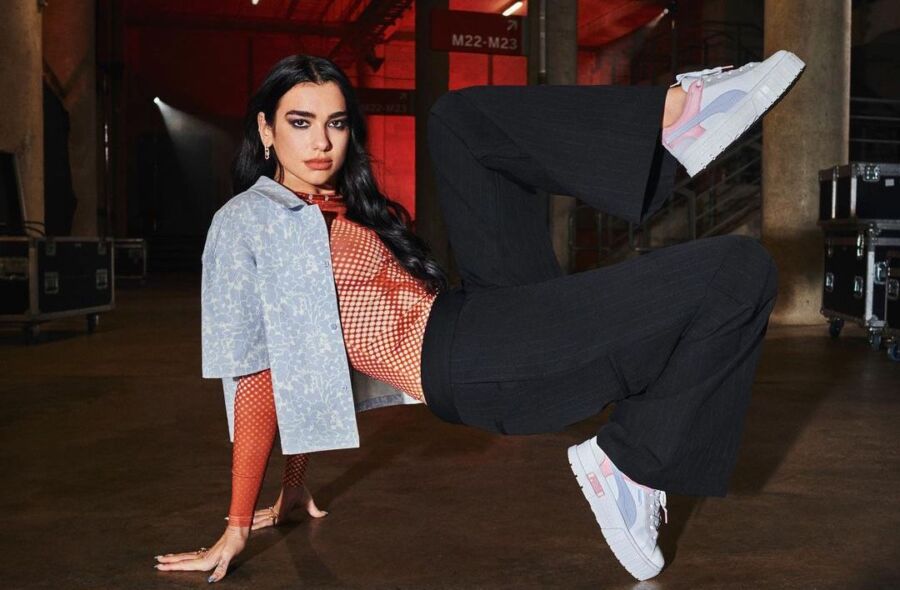 英國歌手杜娃黎波率先表態,強調不會赴卡達表演。(圖/翻攝自Dua Lipa臉書)