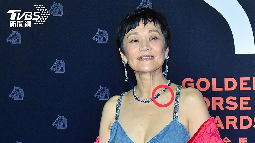 誰撿到？　張艾嘉「藍寶石項鍊缺1顆」下落成謎　真相曝光了