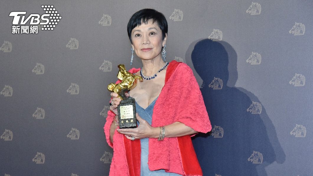 相隔36年!張艾嘉3度金馬封后 台上提「95歲母親」爆淚