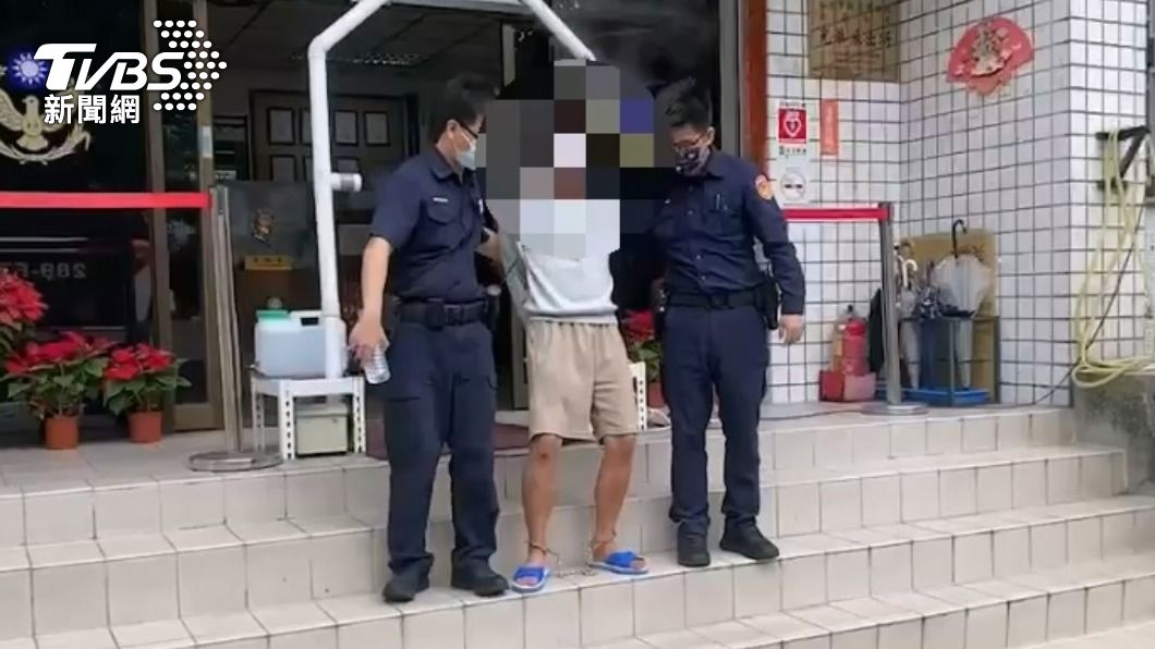 男子遭警方送辦。(圖/TVBS)