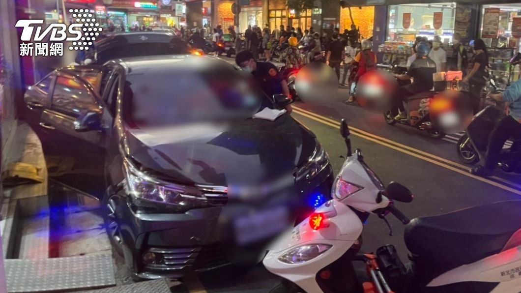 民眾以為發生車禍報警。(圖/TVBS)