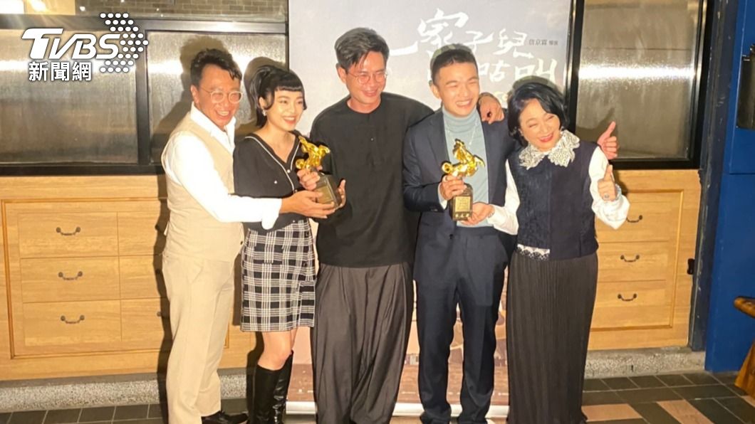 左起游安順、李夢以樺、詹京霖導演、胡智強、楊麗音。(圖/廖福生攝)