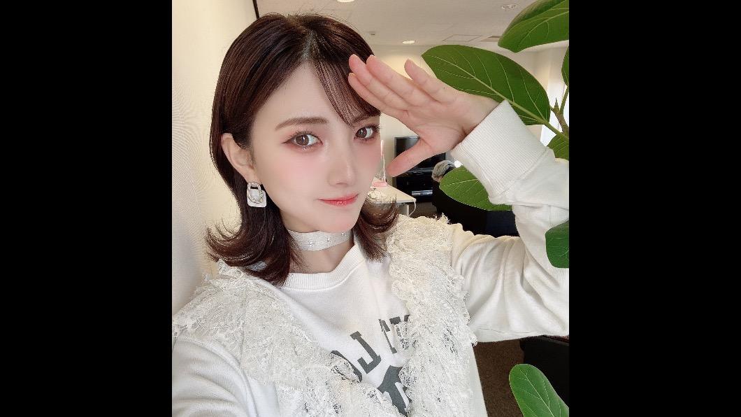 AKB48知名成員岡田奈奈19日被爆出與男星豬野廣樹交往。(圖/翻攝自岡田奈奈推特)