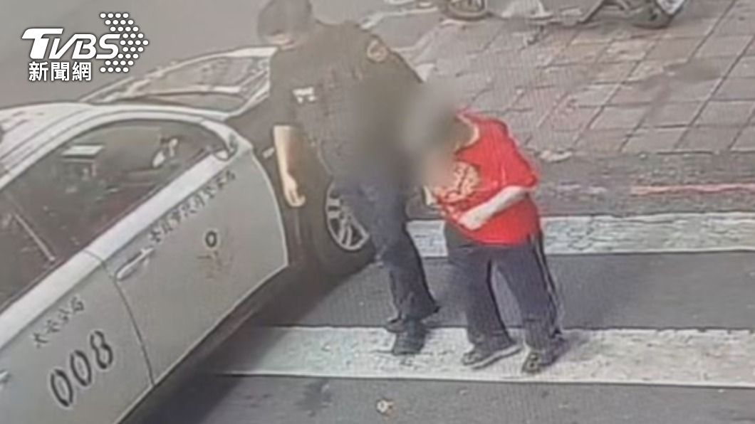 身障婦人聯繫不上女兒,索性打電話請求警方協助。(圖/TVBS)