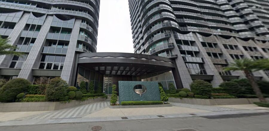 陳時中所販售的是苓雅區地上41層樓的「國硯大廈」。（圖／翻攝自Google Map）
