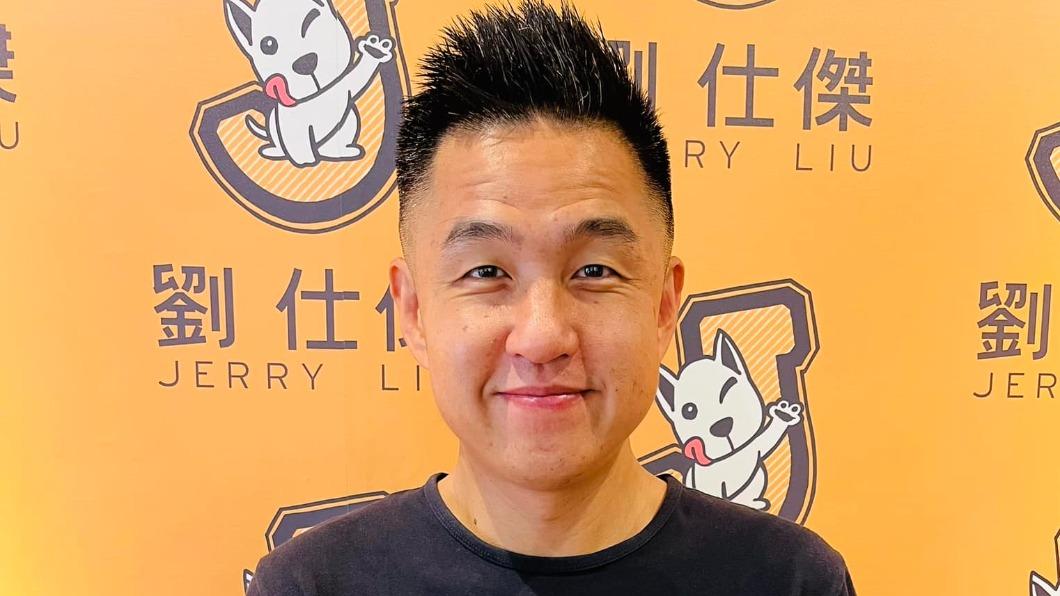 士林北投區議員候選人劉仕傑稱讚王世堅。(圖/翻攝自劉仕傑臉書)