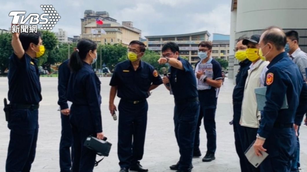 新北市警局長黃宗仁召集各單位主管親自到場會勘。（圖／TVBS）