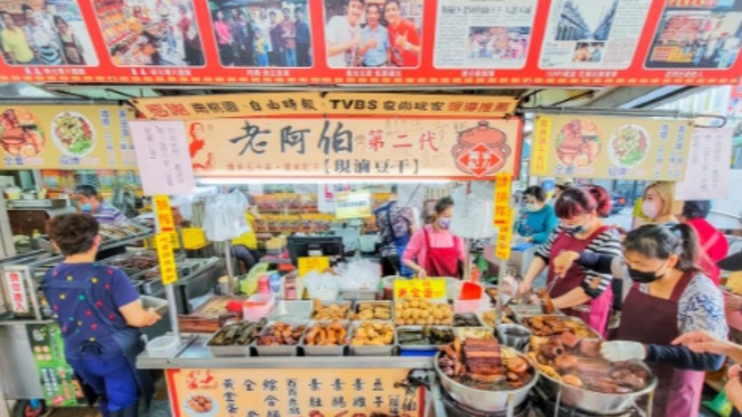店面還貼有非常多與名人的合照以及節目採訪的照片。(圖/小佳的幻想世界提供)