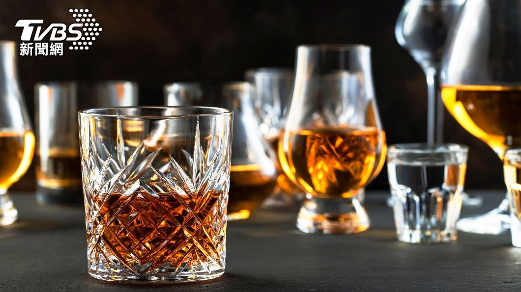 過量飲酒會增加心臟衰竭的風險。(示意圖/shutterstock達志影像)
