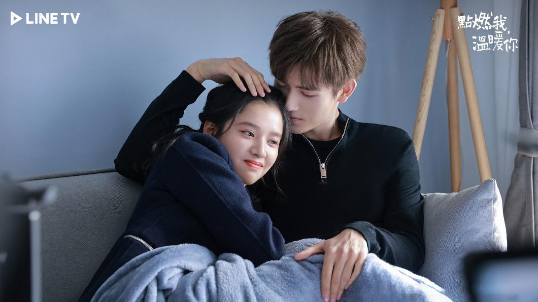 陳飛宇(右)與張婧儀劇中上一秒發糖,下一秒就開虐。(圖/LINE TV提供)