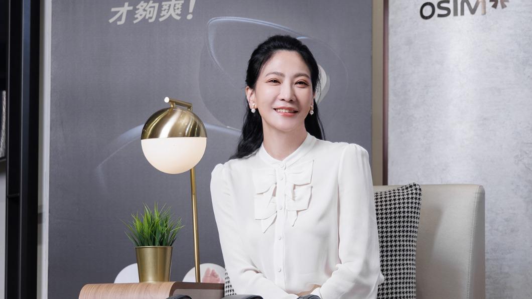 吳依霖出席按摩椅記者會。(圖/OSIM提供)