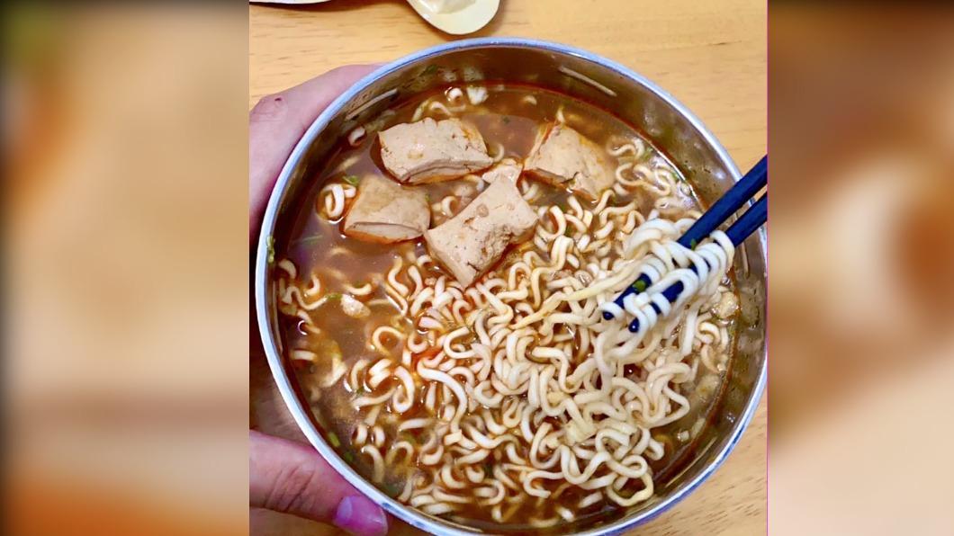 泡麵料理包的順序 竟釣出男神版煮法
