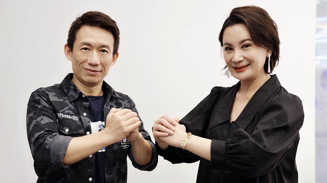 金鐘影帝陳亞蘭(右)邀請郭子乾出演《嘉慶君》舞台劇,齊飆演技。(圖/欣湉國際提供)