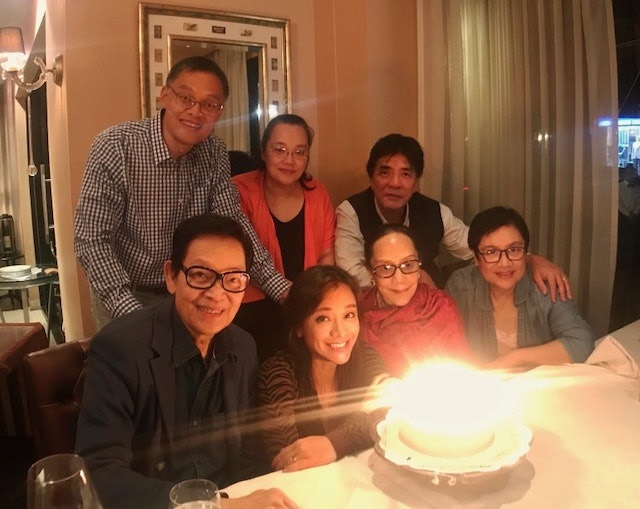 郭秀雲（前排左二）曾去泰國探望乾媽嘉玲（前排右二）。（圖／翻攝微博）