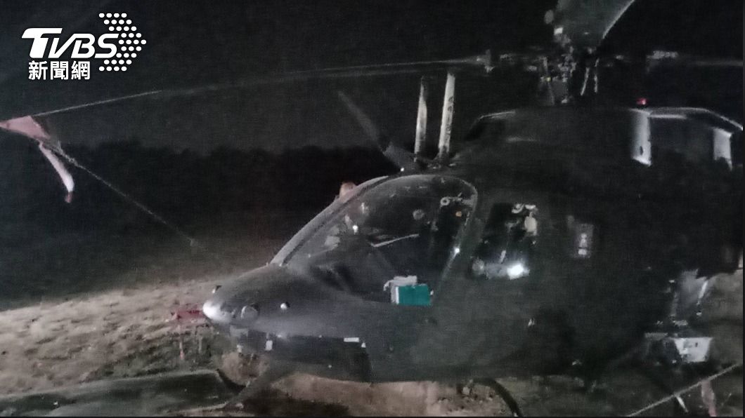 人機均安 航特部戰搜直升機夜航訓練警示降落農田